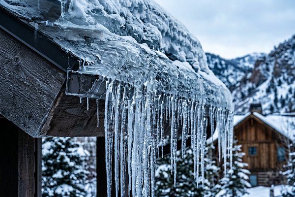 How Do I Know If I Have an Ice Dam on My Roof? 7 Warning Signs Park City Homeowners Spot