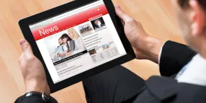 Geschäftsman mit Tablet