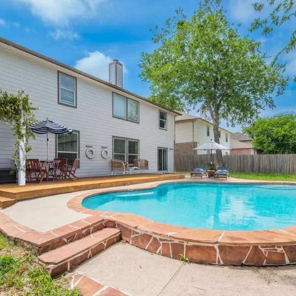 208 Settlers Valley Dr Pflugerville, TX 78660