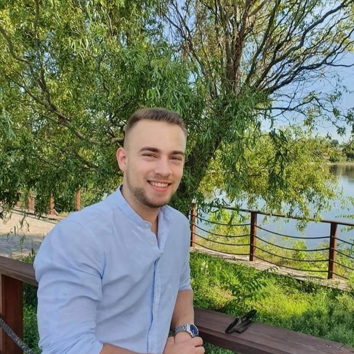 Close-up portrait of a confident mid-30s male founder in a navy blazer, smiling slightly while seated in a minimal studio; soft directional lighting, shallow depth, photorealistic style emphasizing approachability and capability.Meta Ads expert Meta Ads strategies Facebook Ads expert HighLevel funnels GoHighLevel systems Skool community marketing Skool monetization Funnel building with HighLevel Meta Ads for ecommerce Meta Ads for lead generation Marketing systems for founders Paid Skool community