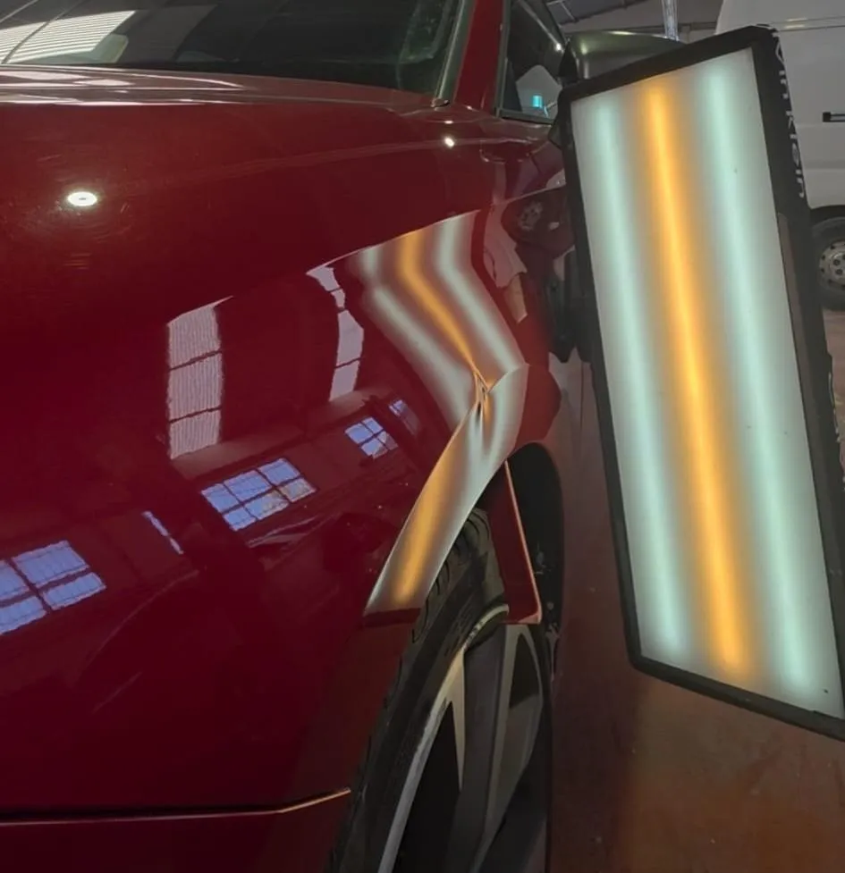 Antes y después reparación de abolladura guardabarros