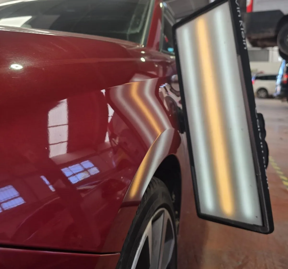 Antes y después reparación de abolladura guardabarros