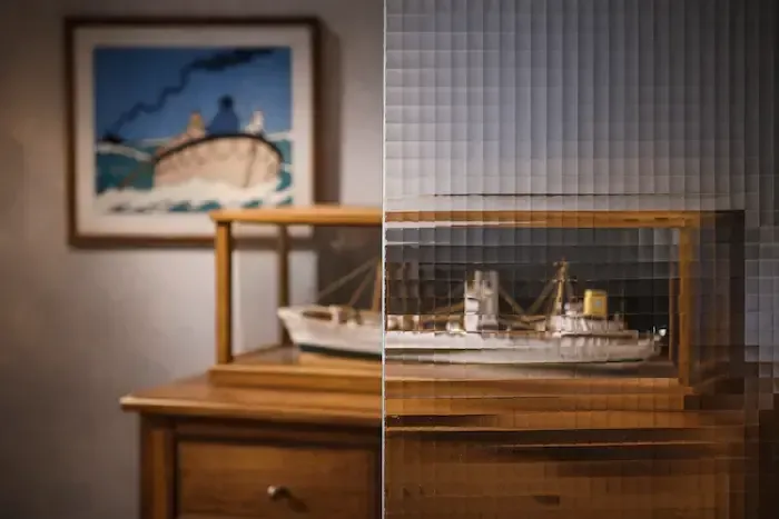 Vitrine en verre sur mesure pour présenter une maquette de bateau