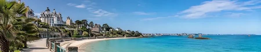 Vue panoramique du littoral et des villas de Dinard