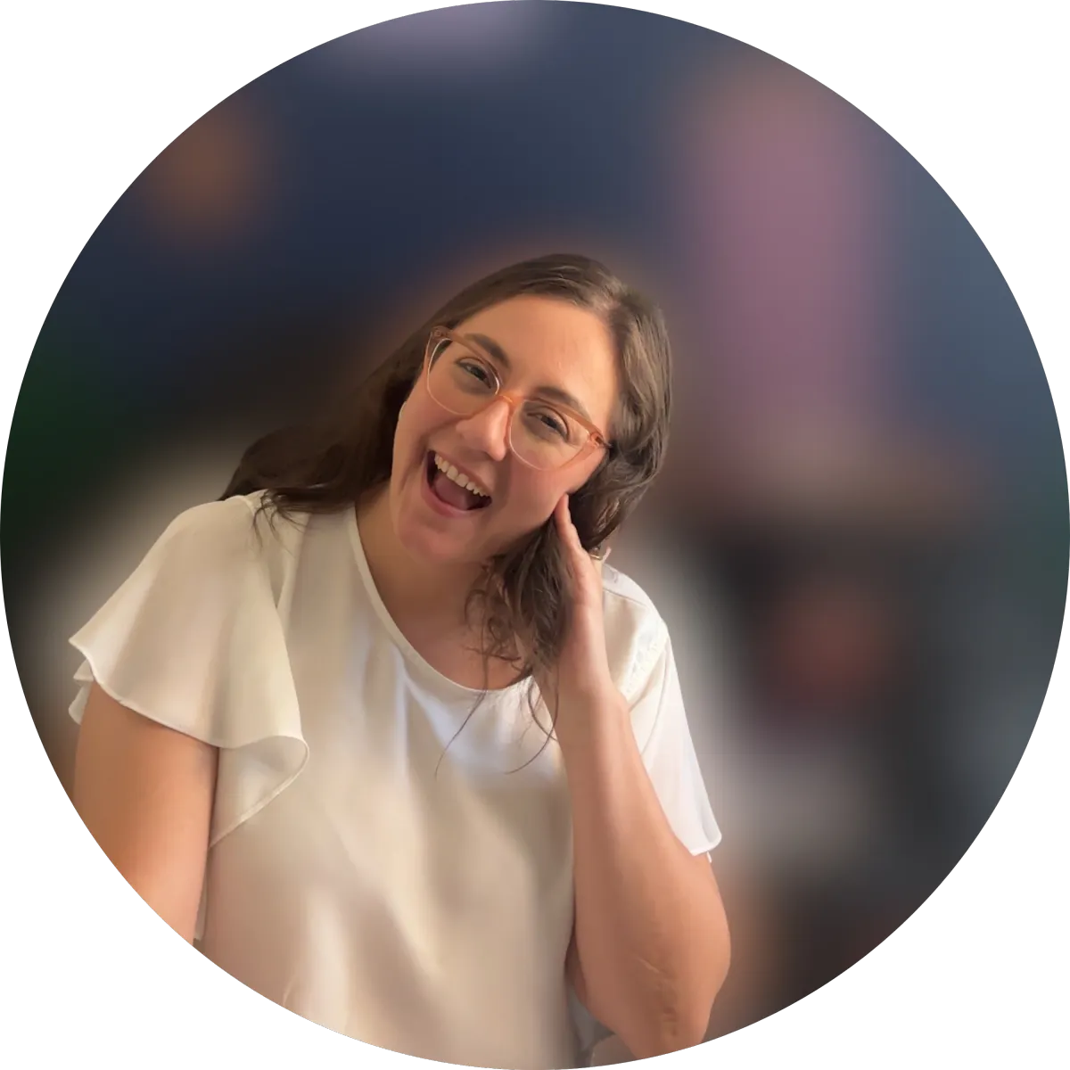 Fabiola Jesús Ríos Lucero, guía emocional y creadora del Método Evolución Consciente, sonriendo con calidez y presencia cercana.