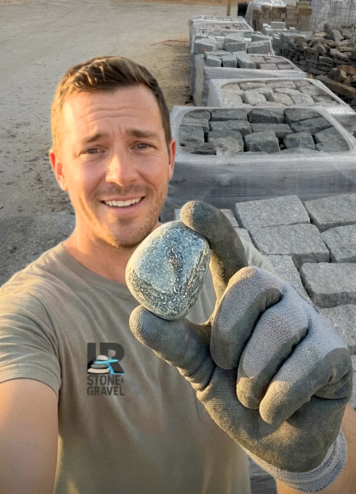 a small plant is growing in the middle of a stream