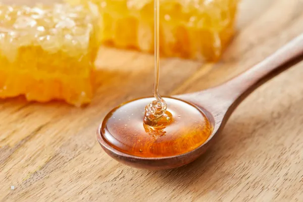 Homemade Honey & Onion Cough Syrup (A Traditional Remedy, Backed by Research)