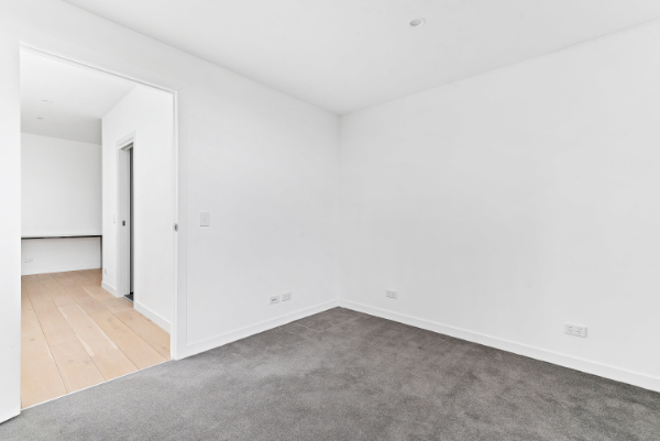 Super clean empty apartment in Lincoln area Canterbury