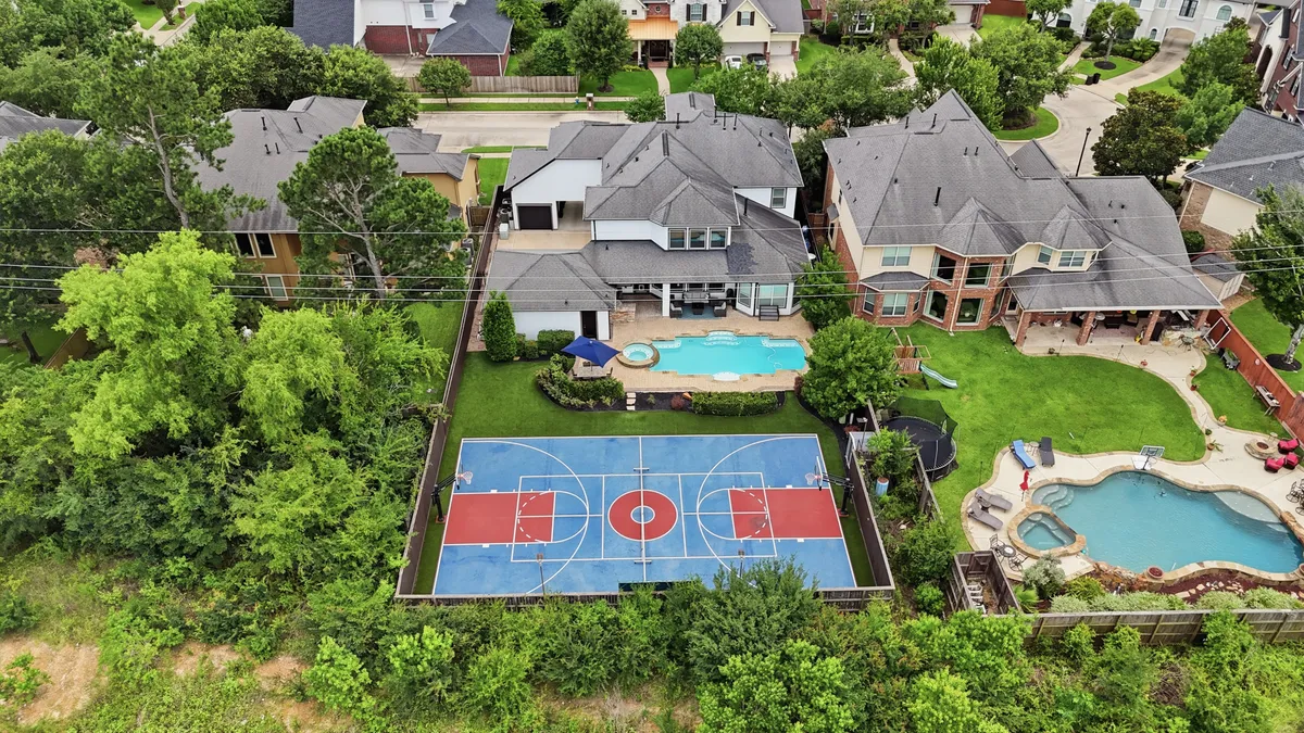 Why Your House Isn't Selling: 9 Real Estate Listing Marketing Mistakes Houston Realtors Should Avoid