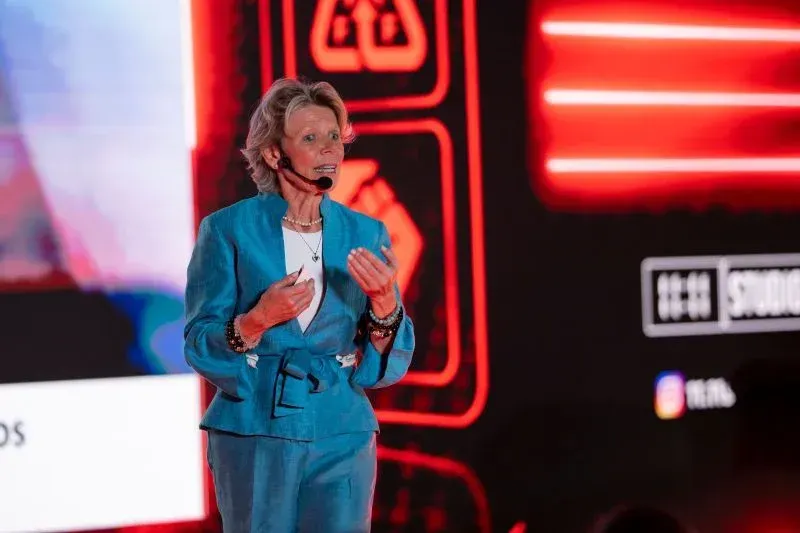 Maya Schmid, exdirectiva de Coca-Cola y Diageo, hoy conferencista de liderazgo bajo presión