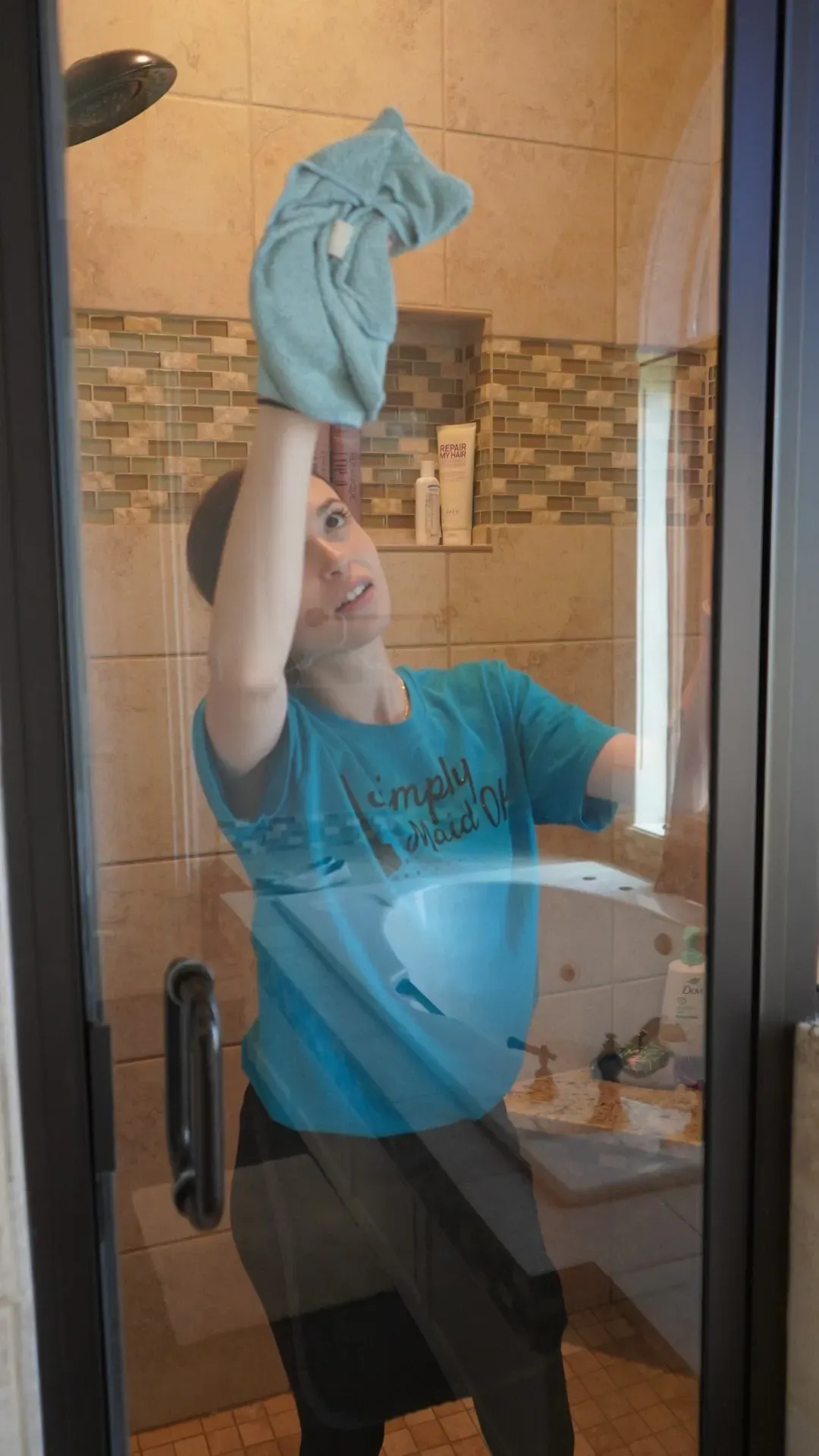 bathroom glass door cleaning