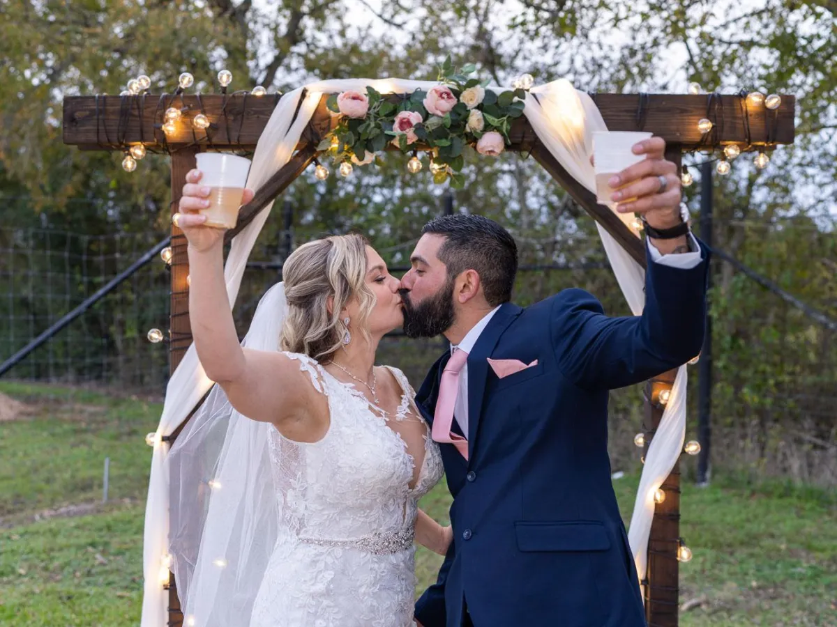 What to Expect From Your Wedding Photographer on Your Wedding Day