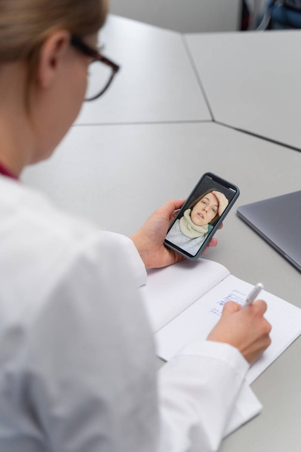 مركز اتصال سحابي يعمل بتقنية الذكاء الاصطناعي لتحسين كفاءة الدعم