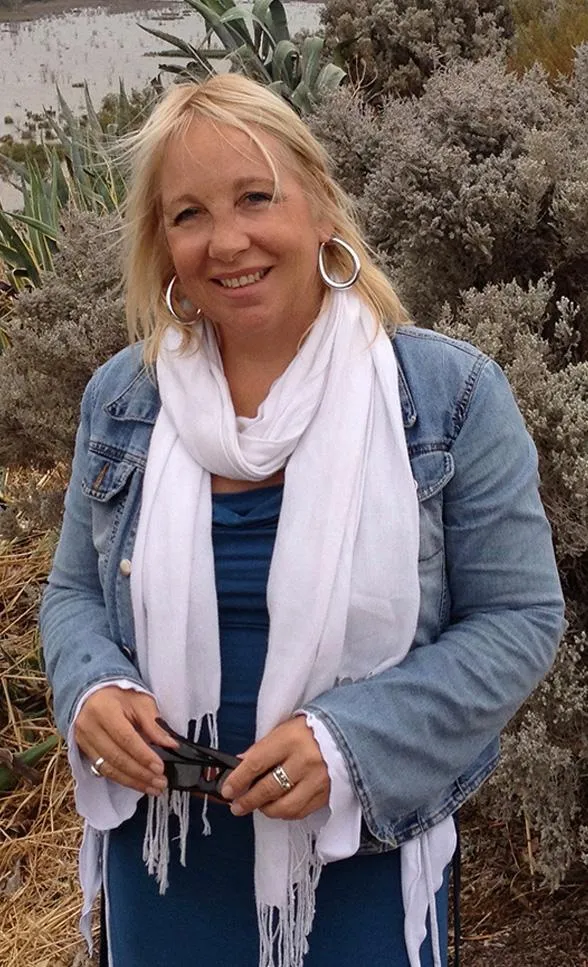 Image of Anna out in nature. Ready to connect.