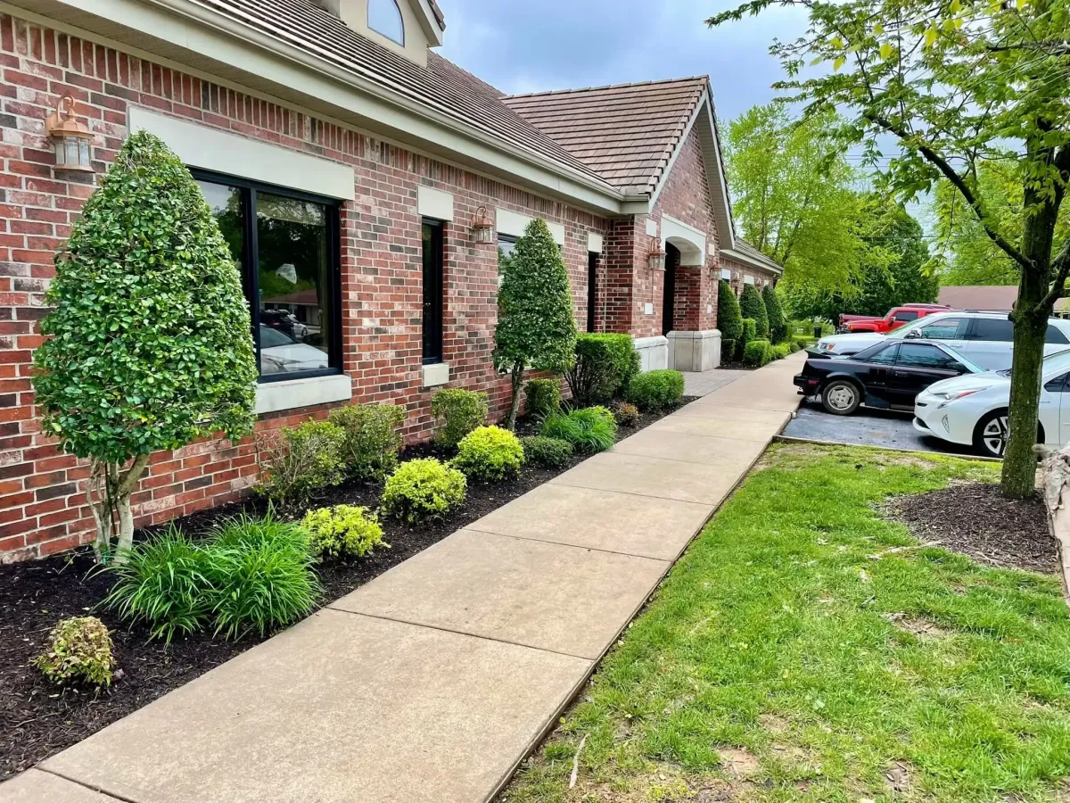 Tranquil and safe outdoor landscaping for senior living communities in Northwest Arkansas, maintained by 5 Star Grounds with walkways and greenery.