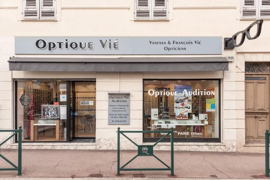 L'Opticien Carnolès devanture 