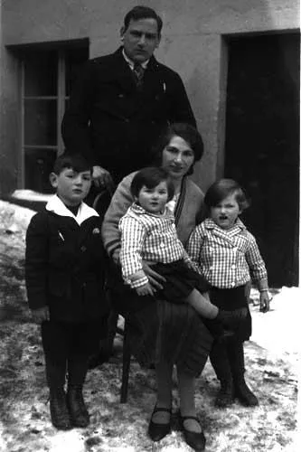 Holzboaer Family Horni Dvoriste, Chechsovakia