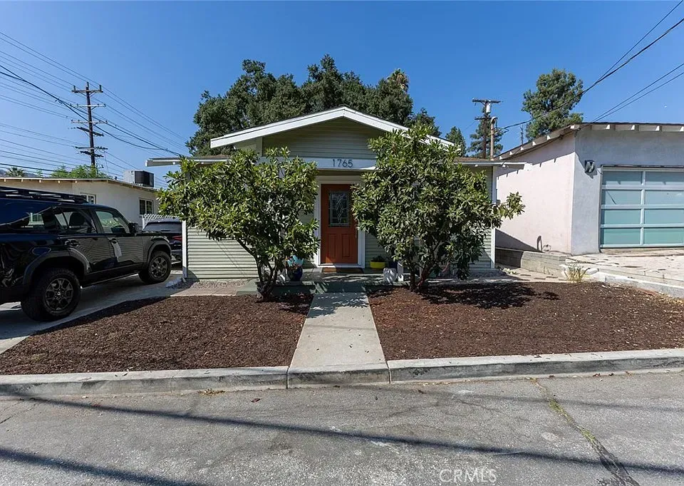 Charming Verdugo Woodlands Home for Rent – 3-Bed, 2-Bath with Detached Garage Workspace