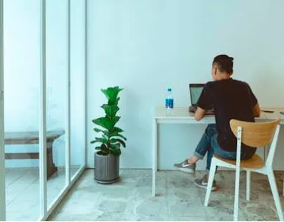 a Men is using laptop while sitting on chair