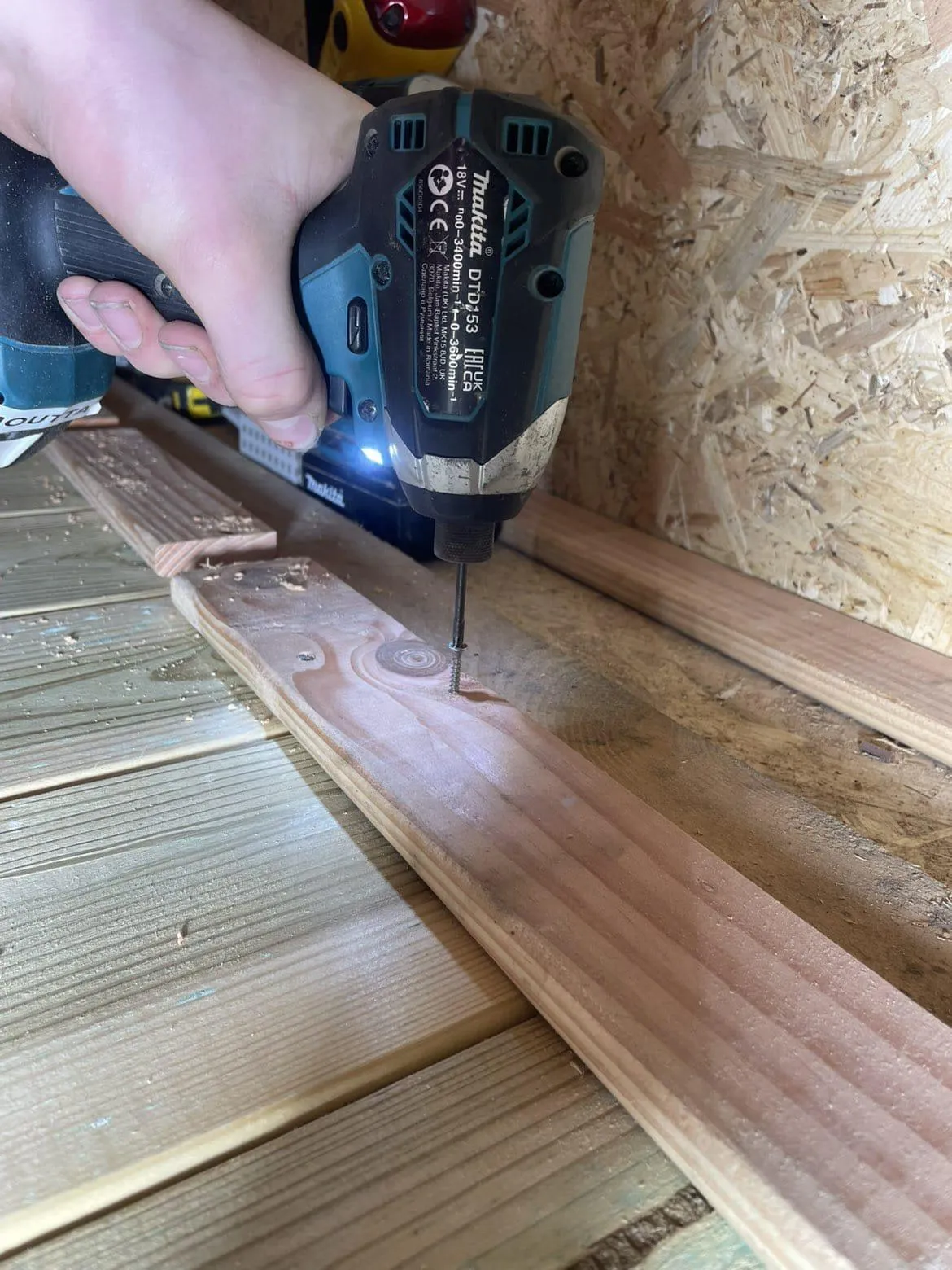 Handgemaakt maatwerk tuinmeubilair van hout, met oog voor detail en afwerking