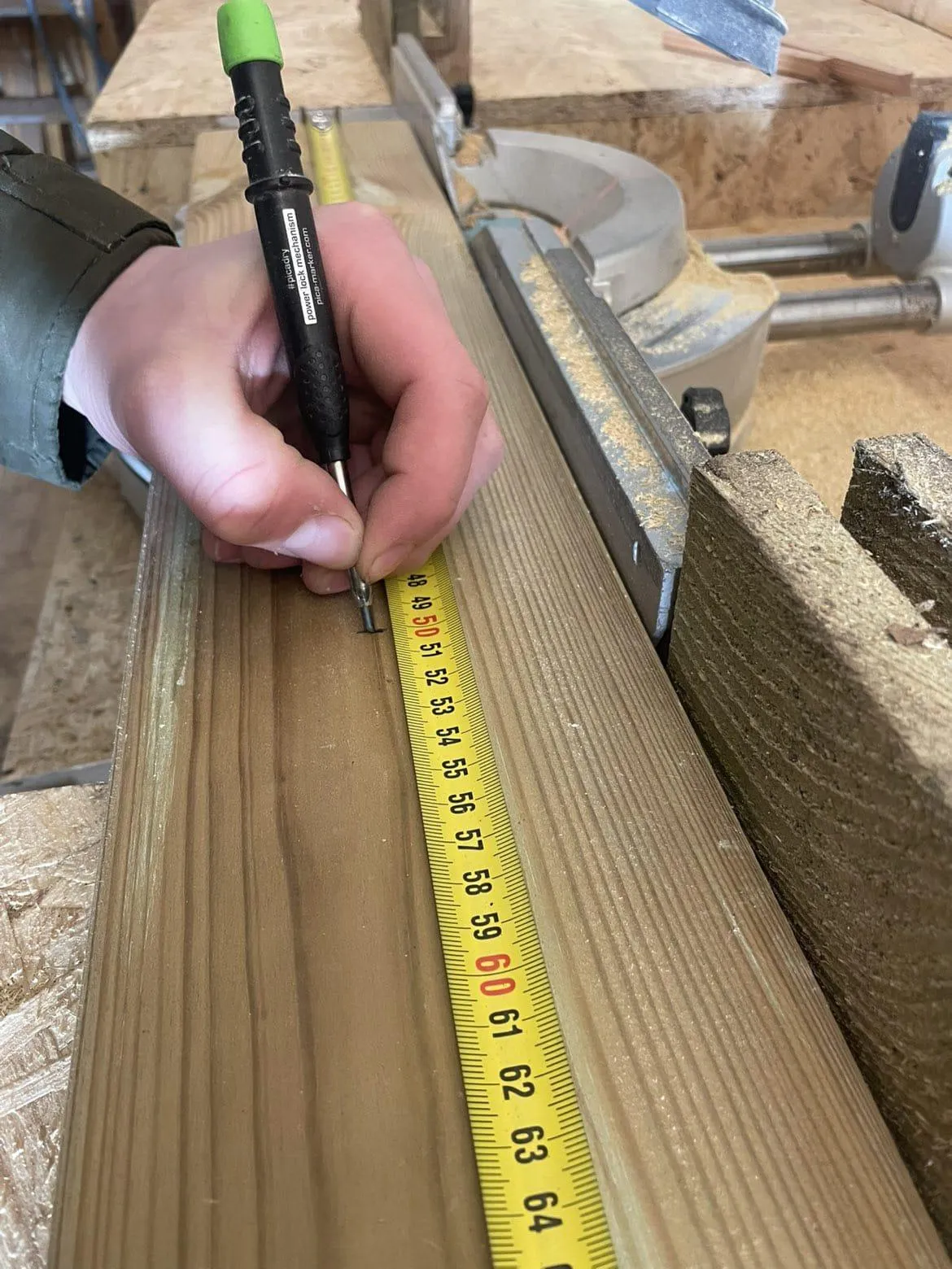 Bij Houttan maken we premium maatwerk meubels en plantenbakken