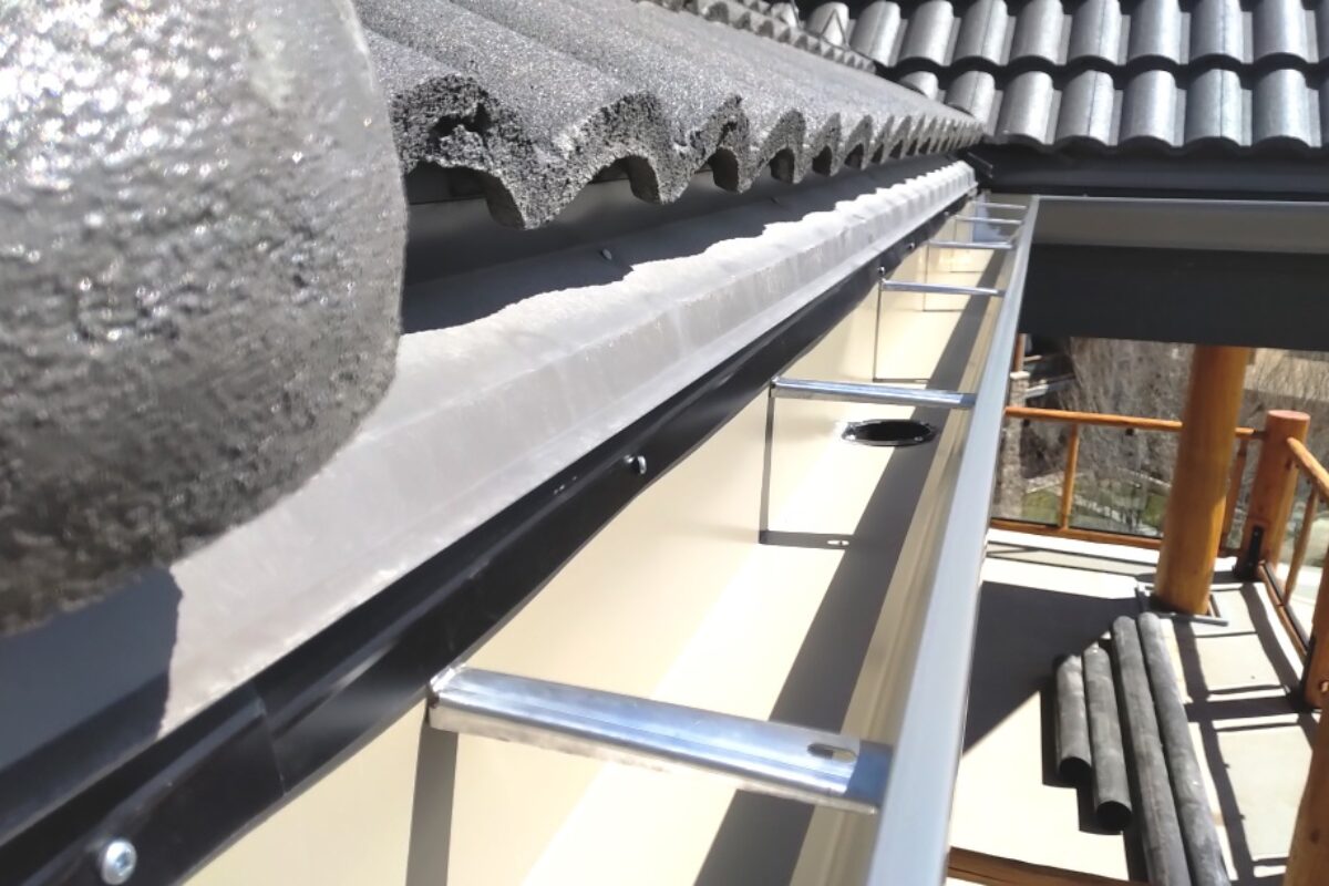 Well-maintained roof gutters and eavestroughs on an Ottawa residential home.