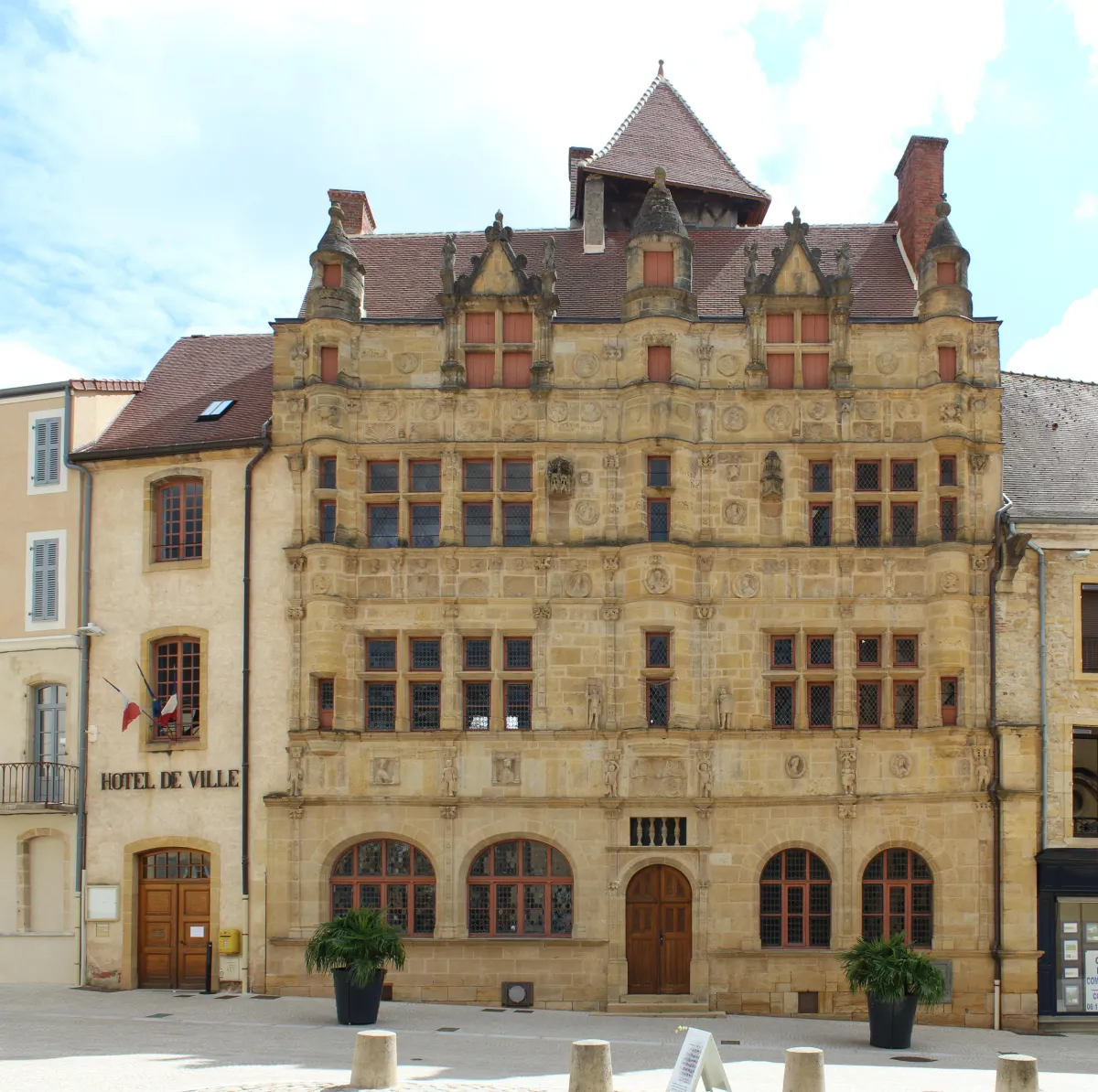 DESMOULES POSE - pose de clôture - PARAY LE MONIAL