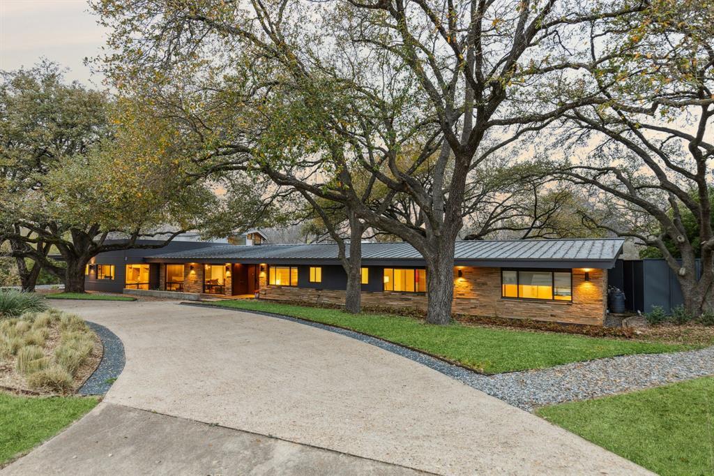 Hattiesburg Concrete builds and installs Driveway