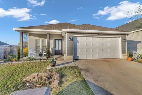 Hattiesburg Concrete builds and installs Driveway