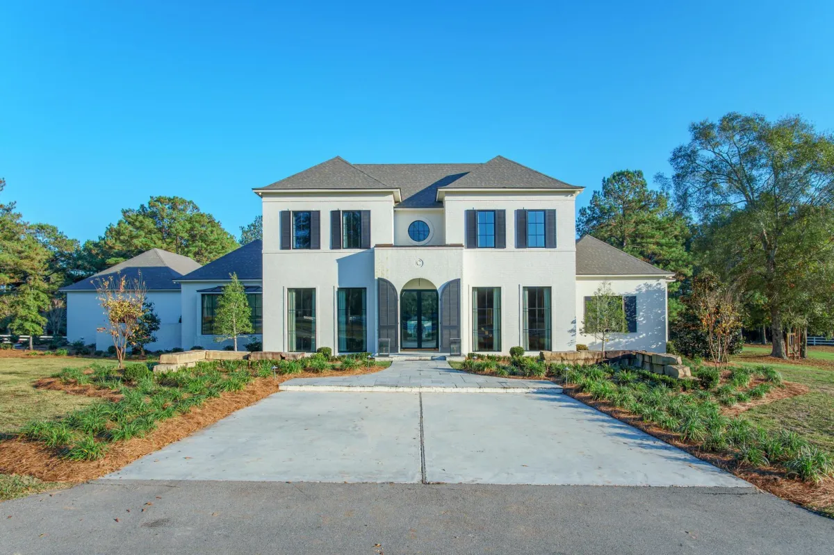 Hattiesburg Concrete builds and installs Driveway