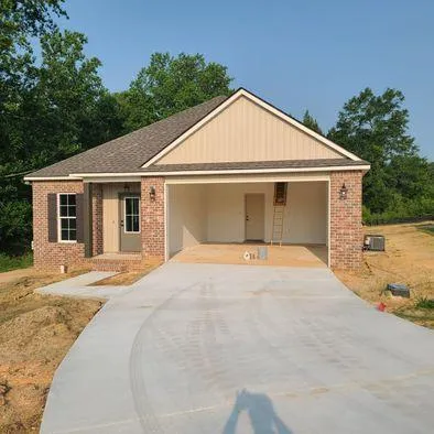 Hattiesburg Concrete builds and installs Driveway
