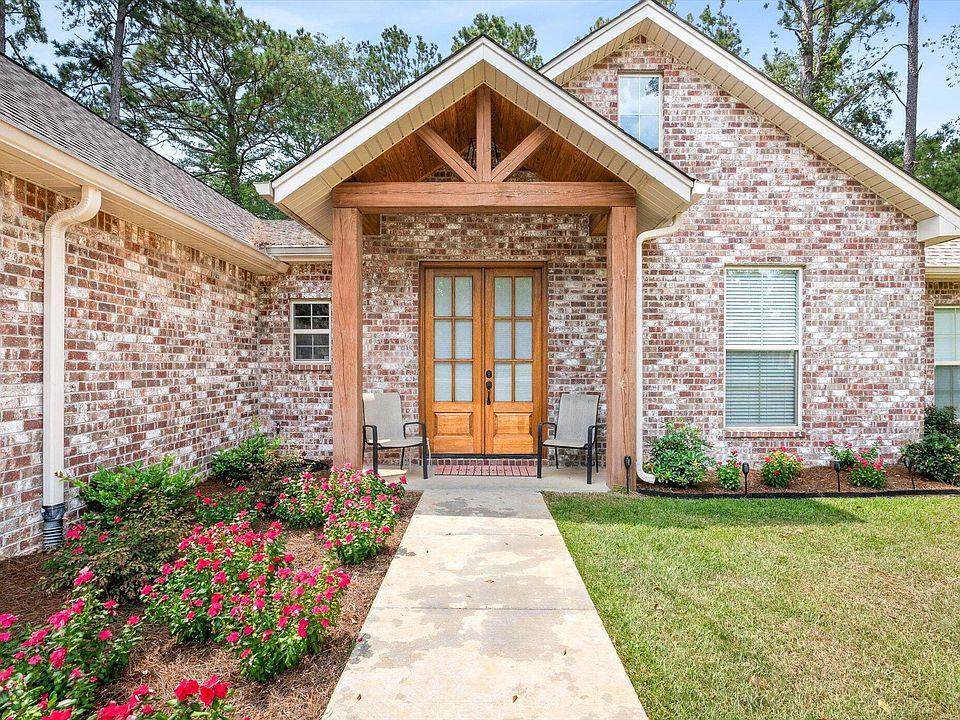 Hattiesburg Concrete builds and installs Pathway