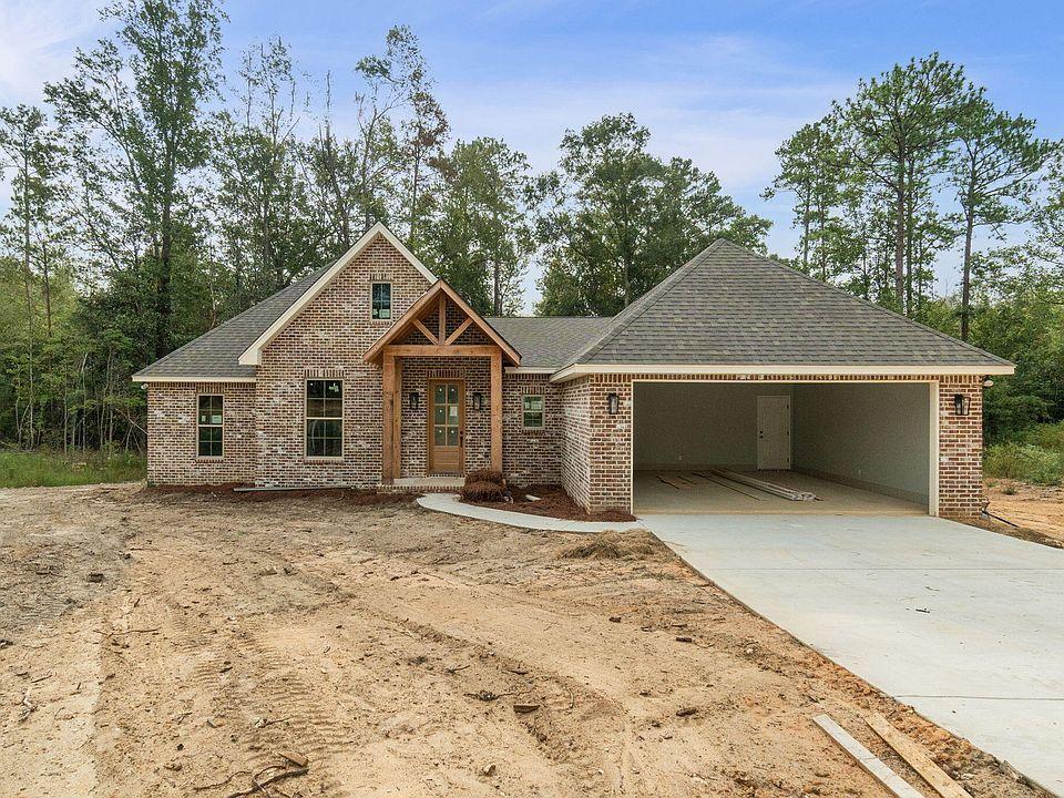 Hattiesburg Concrete builds and installs Driveway and pathway