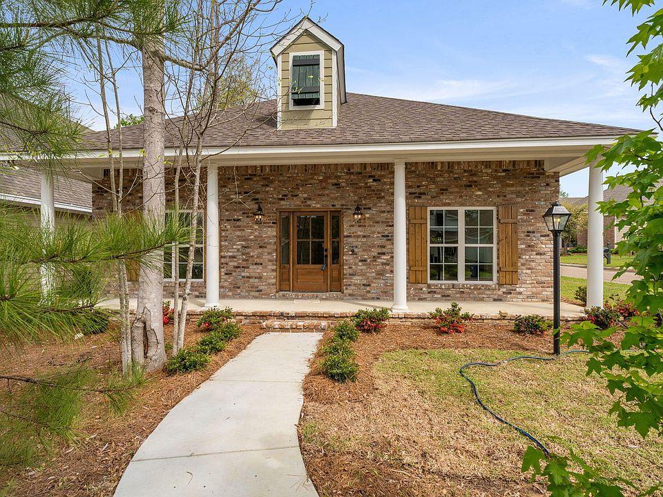 Hattiesburg Concrete builds and installs Pathway
