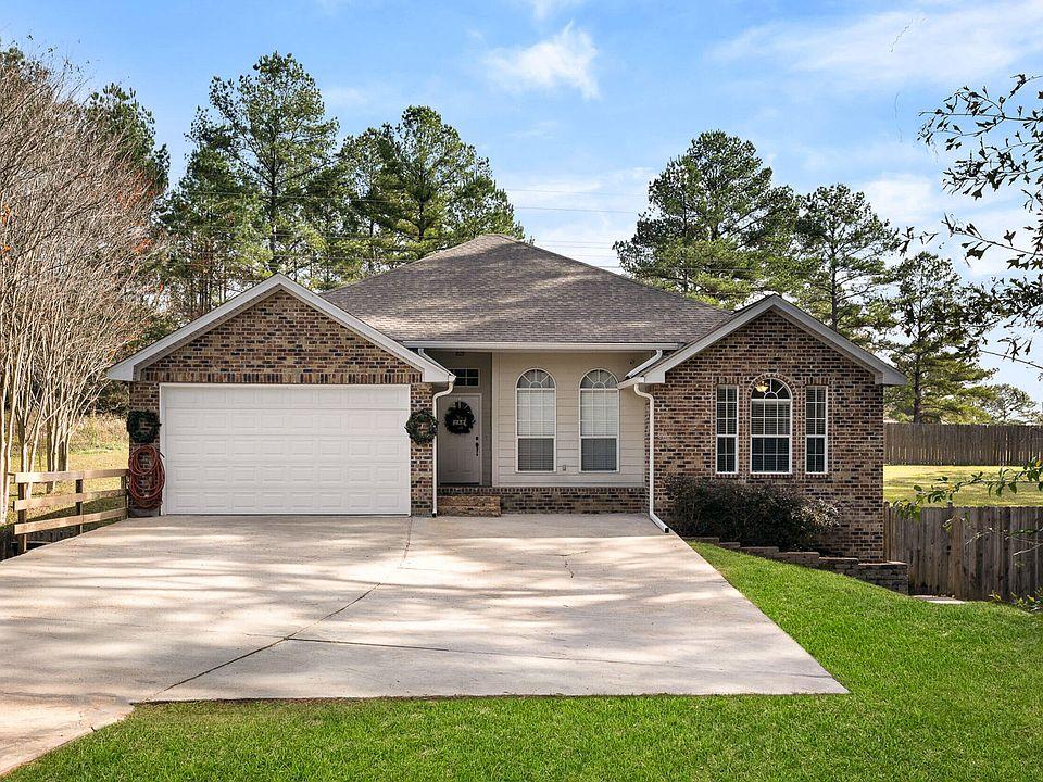 Hattiesburg Concrete builds and installs Driveway