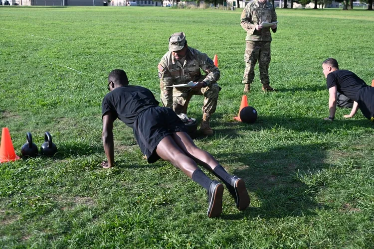 Military Calisthenics Workout: 30-Day Plan | Combat Fitness