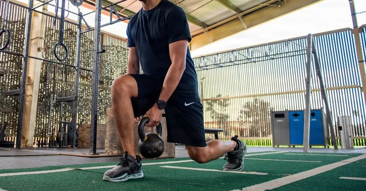 Deficit Reverse Lunge: Form, Muscles & Cues | Combat Fitness