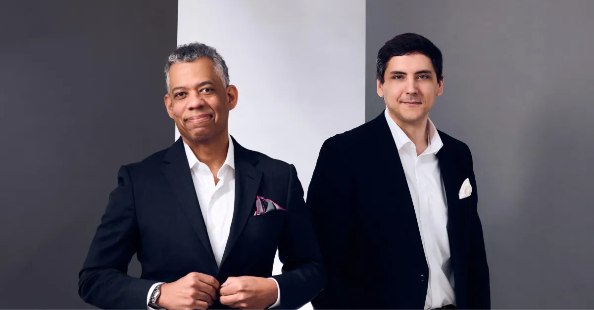 The image shows the entrance to a university clinic.