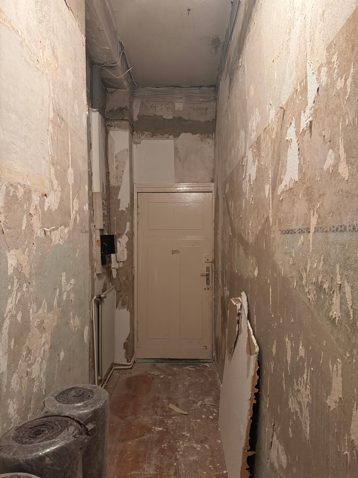 Altbau-Eingangsbereich / Treppenhaus (Sanierung)