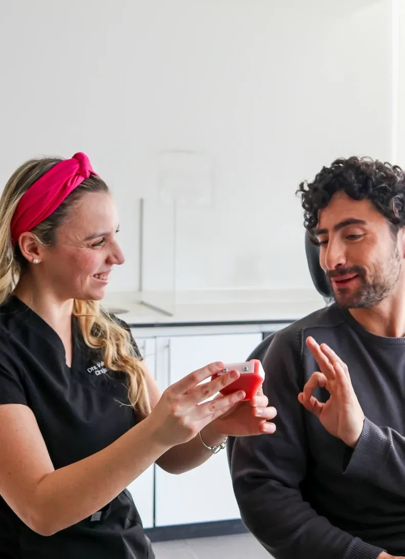 ortodoncia, alineadores invisibles, ortodoncia invisible, frenillos linguales, brackets invisibles, alineadores, ortodoncia lingual, brackets linguales, clinica dental las condes, clínica dental santiago