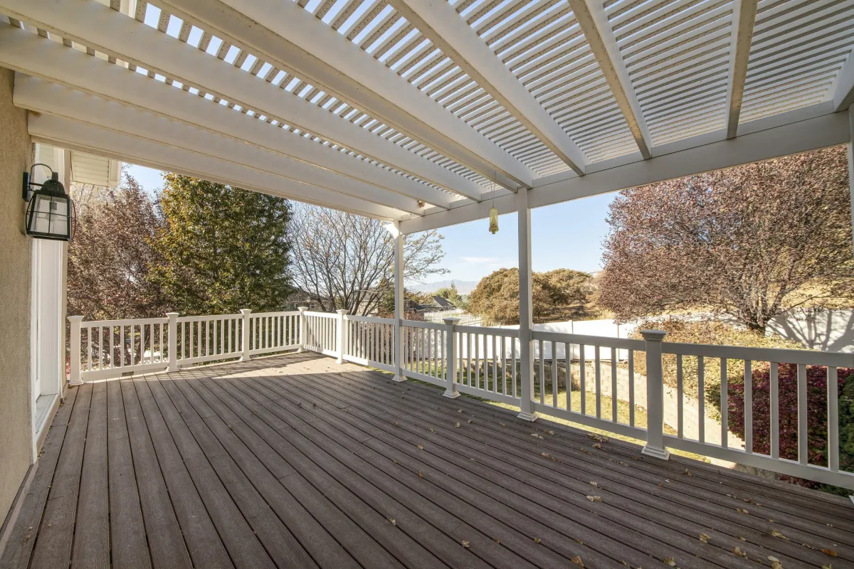 can you put a pergola on a deck