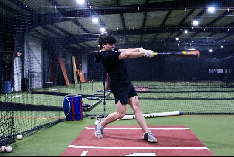  Baseball player swinging the bat in a batting cage — 4Balance Forge online baseball training