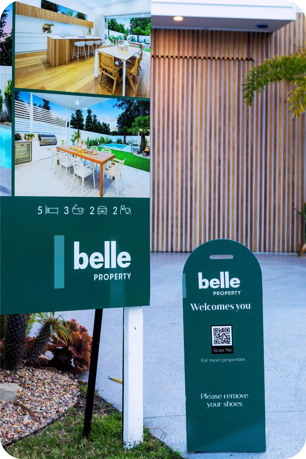 Sign It Stand at the front path of an open home real estate inspection