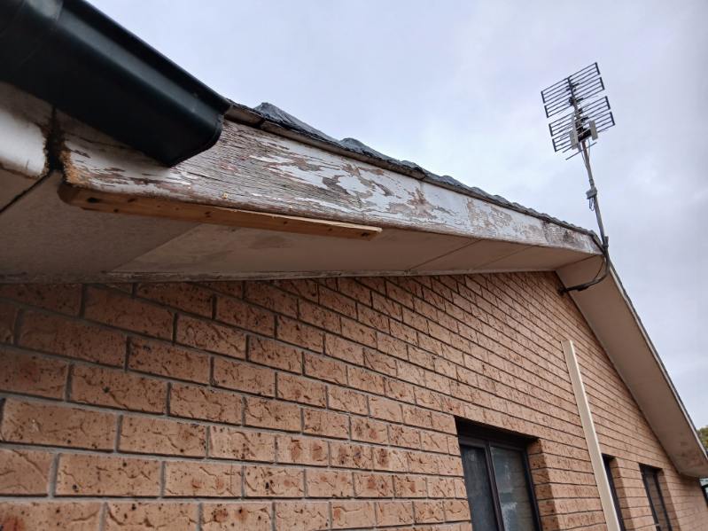 roof-painting-befor-wollongong.webp