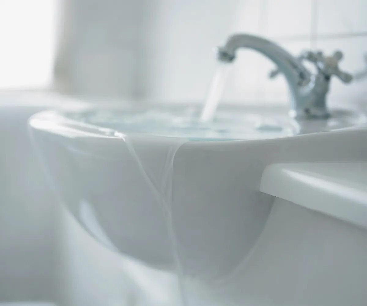 Overflowing sink in a home in Blaine, causing water damage. VHrestoration offers emergency water damage restoration services in Lino Lakes, Andover, and surrounding areas to quickly address plumbing issues and prevent further damage.