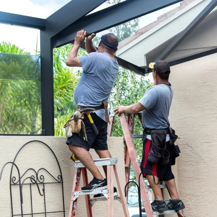 Installation of a screen enclosure