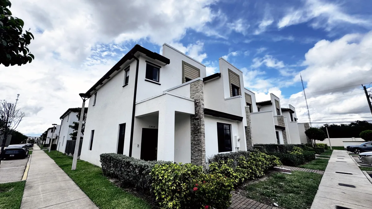 5 Ways Social Media Ads Generate More Multifamily Leads | South Florida