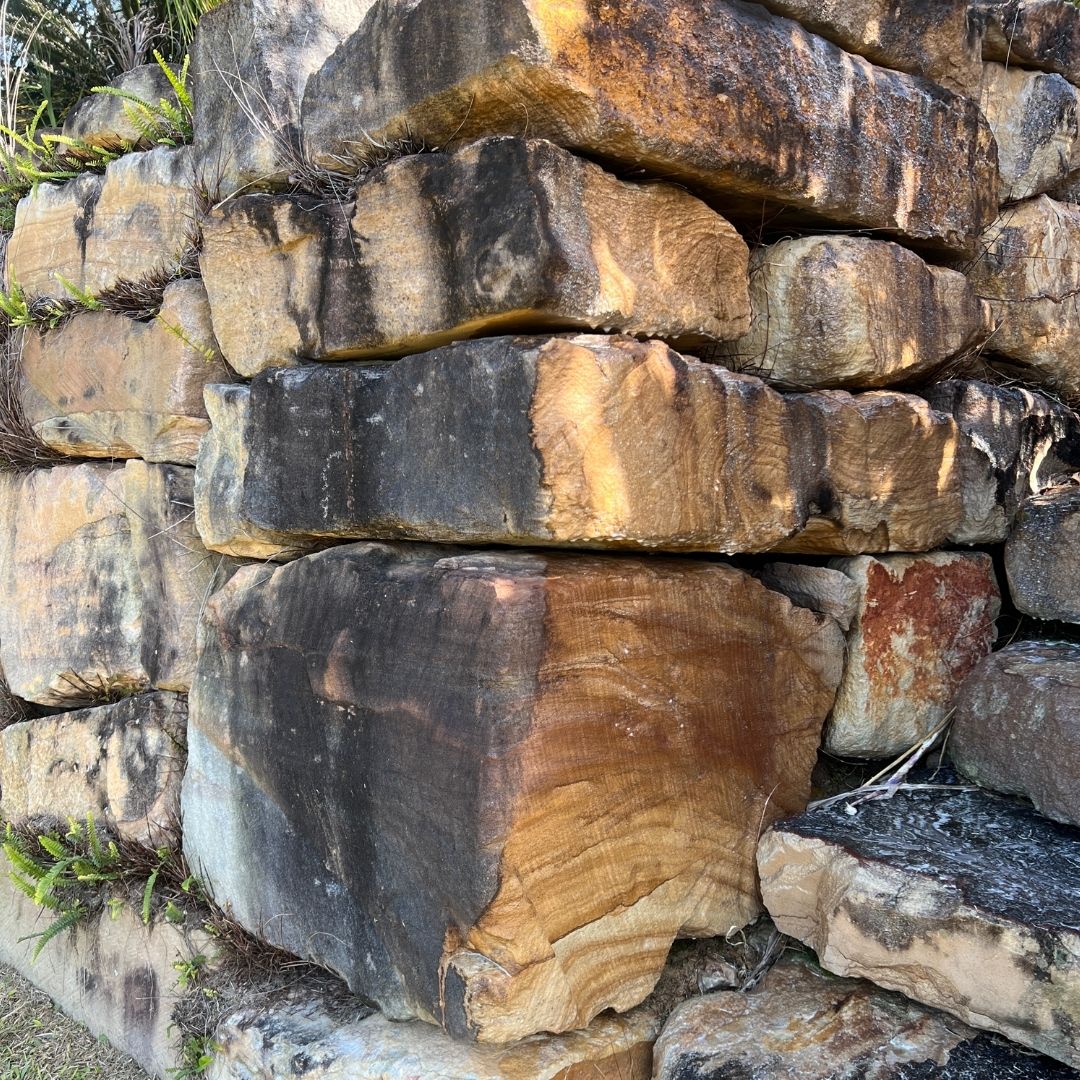 Retaining wall cleaning Gold Coast removing algae and mould stains