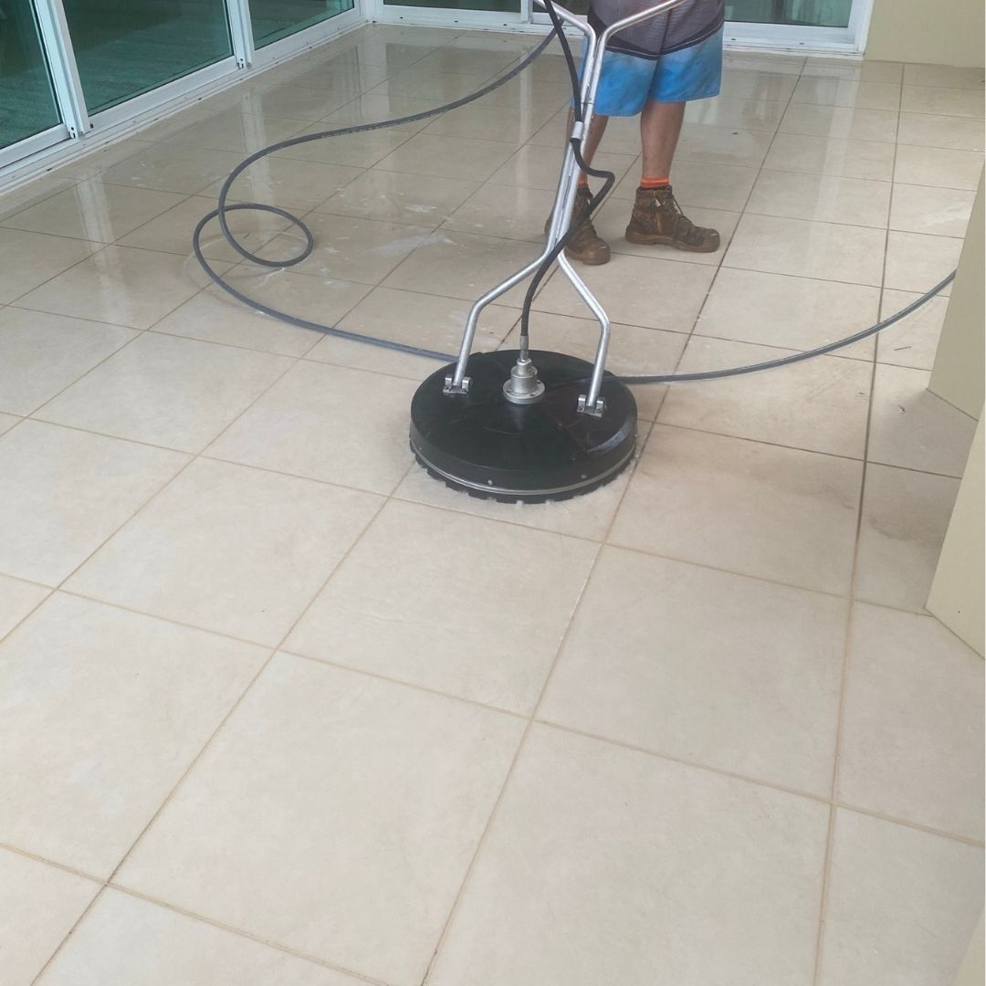 Patio cleaning Gold Coast removing mould from outdoor entertaining area