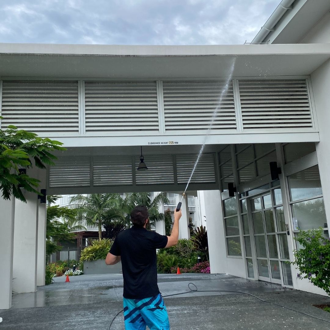 Building wash down Gold Coast commercial facade cleaning